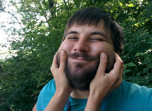 Лицо человека довольного тарифом